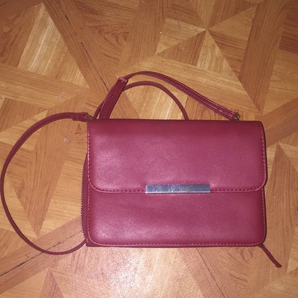 little clutch style strap bag - Picture 6 of 6